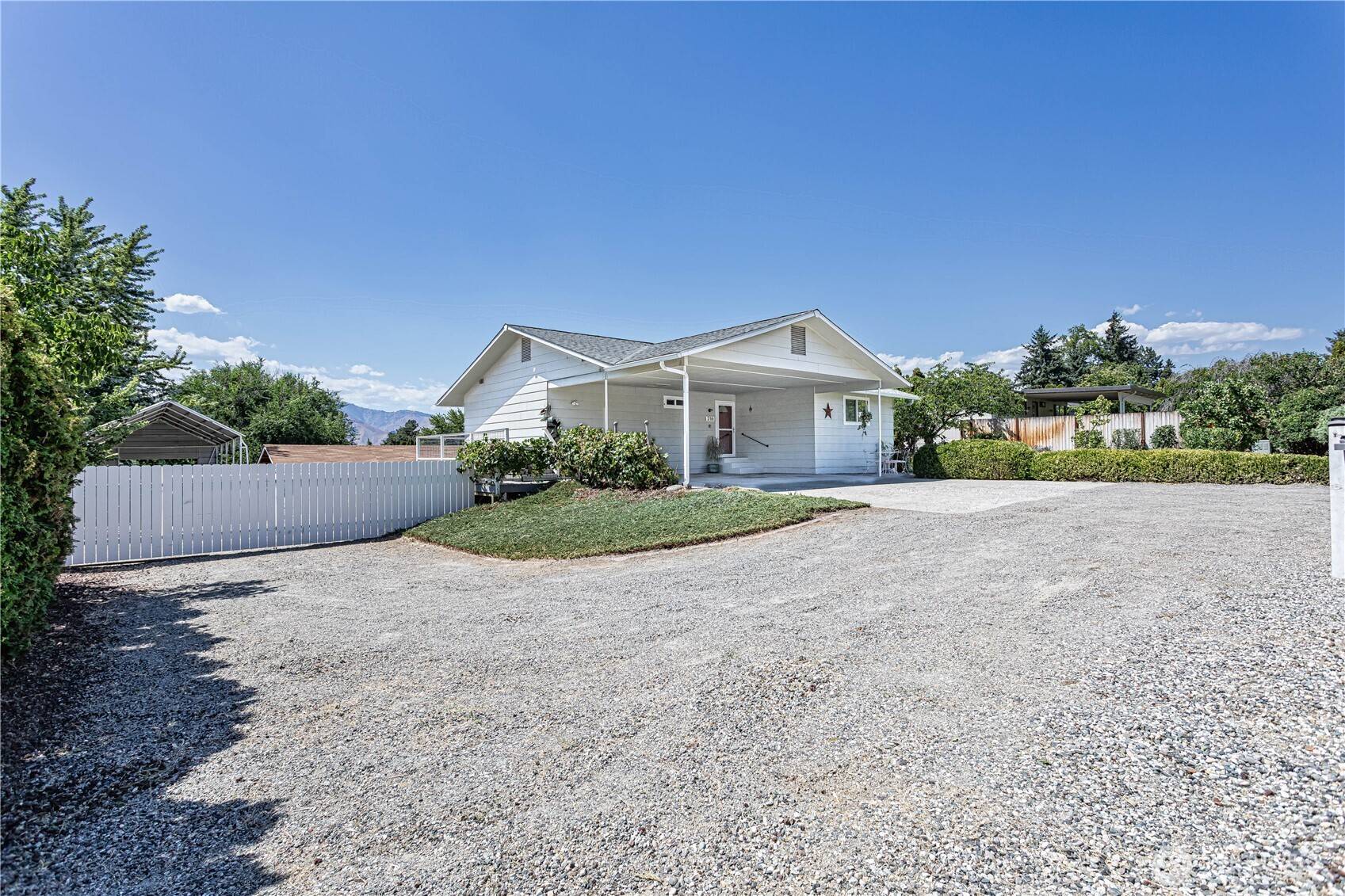 216 Ridgemont DR, East Wenatchee, WA 98802