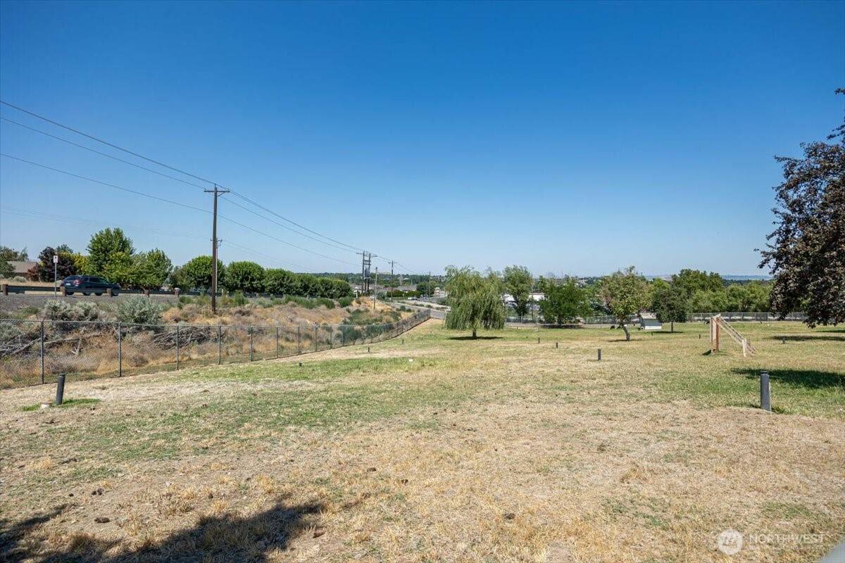 28605 N Dallas RD, Richland, WA 99352