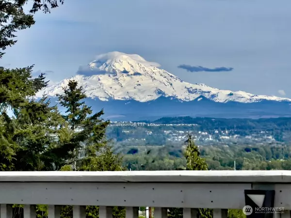 5325 Monta Vista DR E, Edgewood, WA 98372
