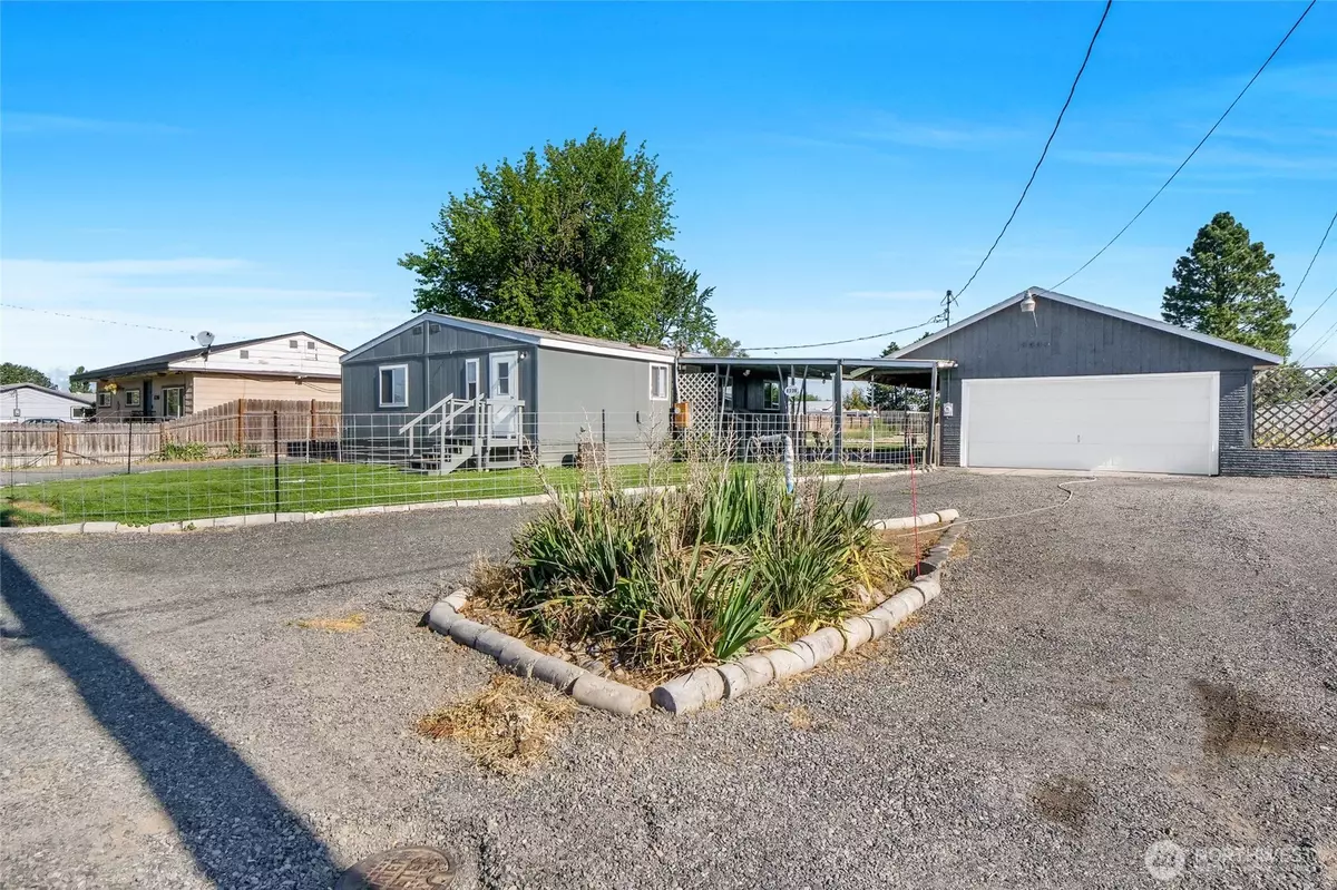 Moses Lake, WA 98837,8334 8336 Terminal ST NE