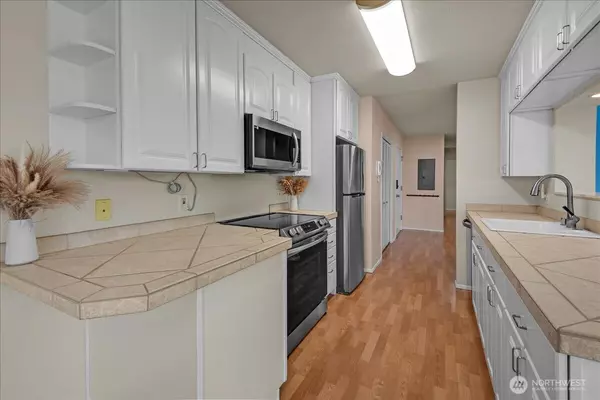Seattle, WA 98133,13229 Linden AVE N #510B