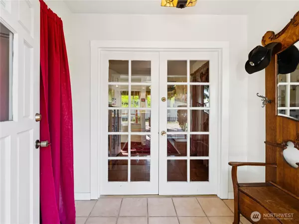 Anacortes, WA 98221,5447 South Shore DR