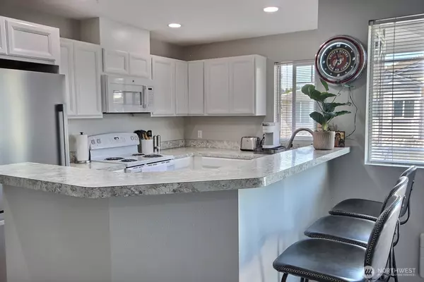 Kent, WA 98032,5908 S 232nd PL #11-4