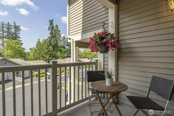 Redmond, WA 98052,18636 NE 55th WAY