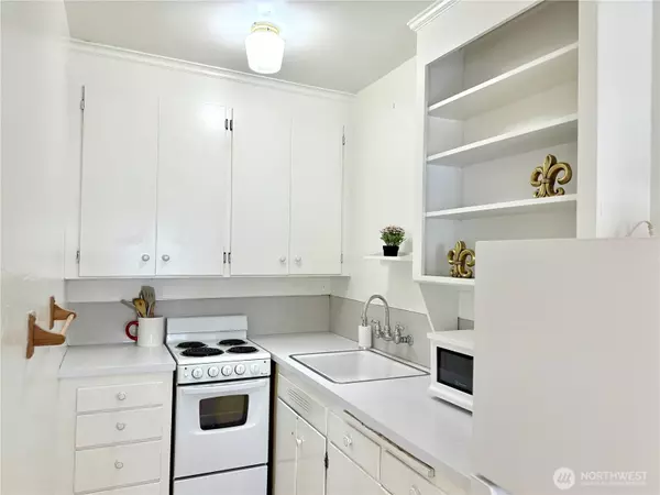 Seattle, WA 98105,4725 15th AVE NE #27