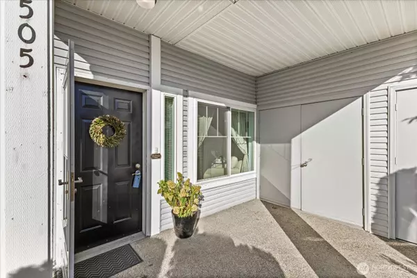 Tacoma, WA 98422,4714 Fairwood BLVD NE #505