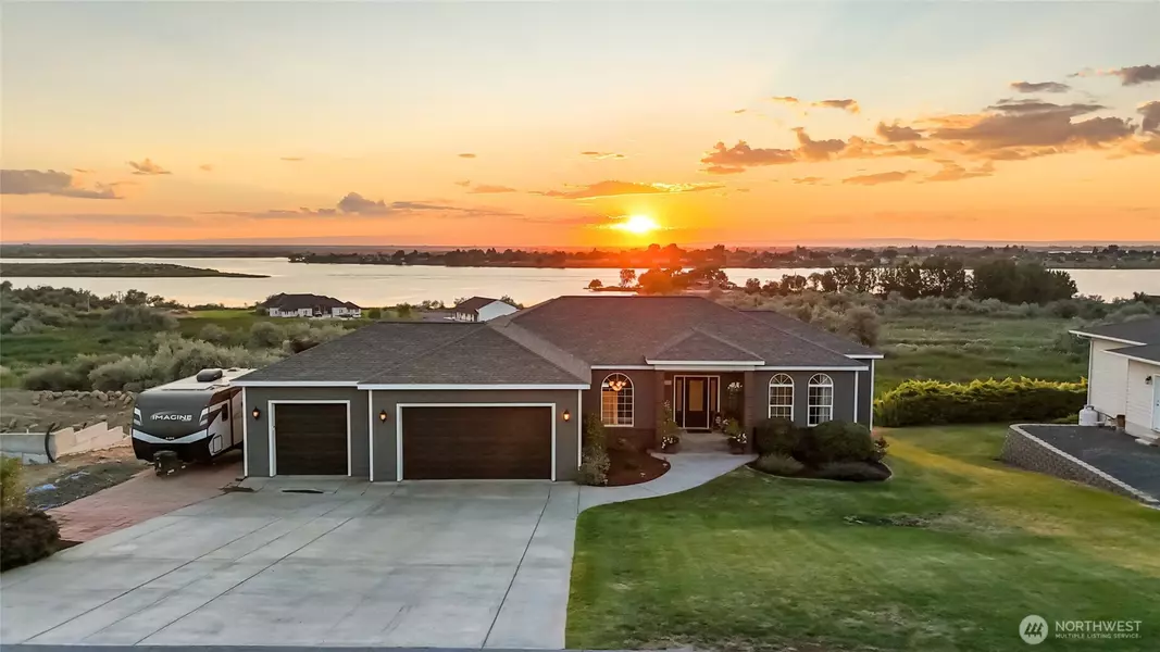 446 SE Viewmont DR, Moses Lake, WA 98837