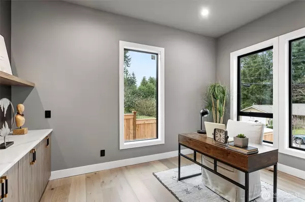 Bellevue, WA 98008,14 158th PL NE