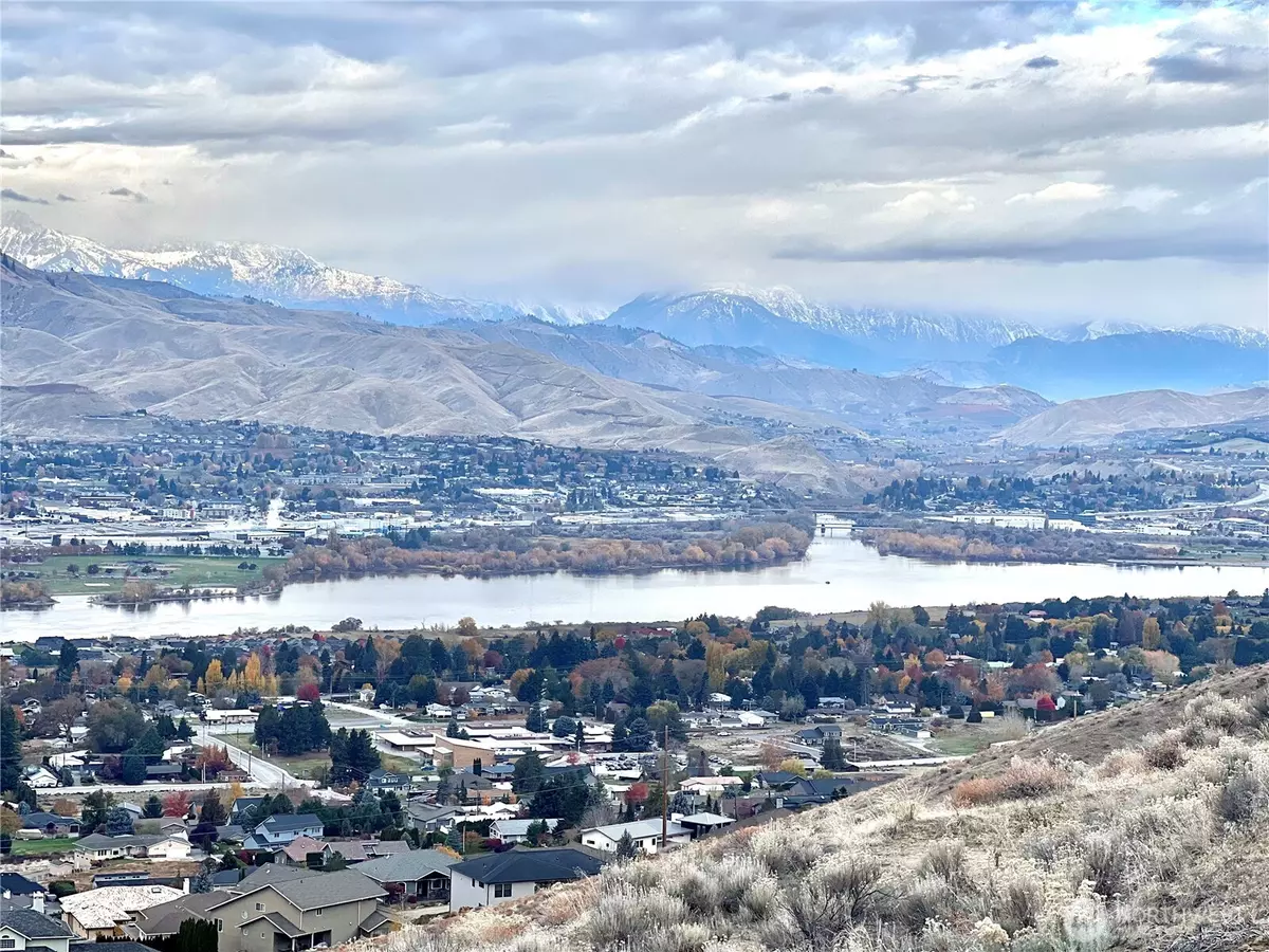 East Wenatchee, WA 98802,675 NE Tyler PL