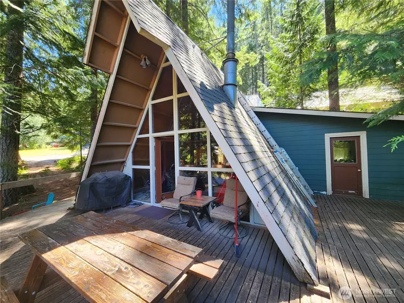 102 Forest LN, Packwood, WA 98361