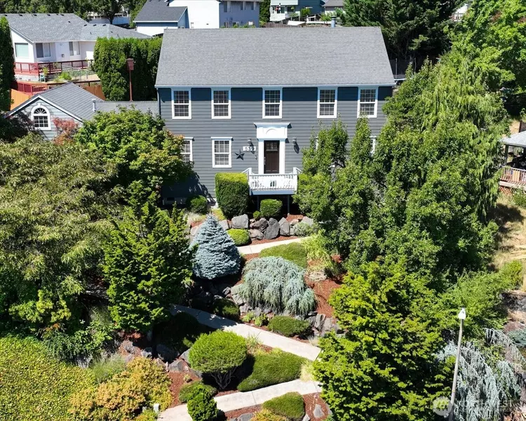 539 E 11th CT, La Center, WA 98629