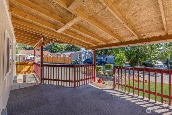 Kenmore, WA 98028,7614 NE Bothell Way #11