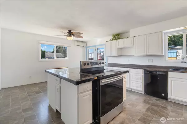 Longview, WA 98632,3142 Maple ST