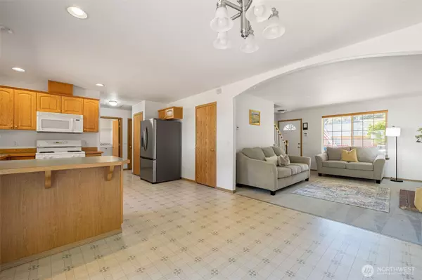 Spanaway, WA 98387,6411 217th ST E