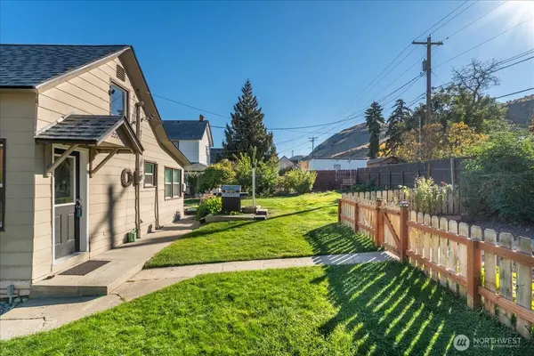 Chelan, WA 98816,2213 W Woodin AVE
