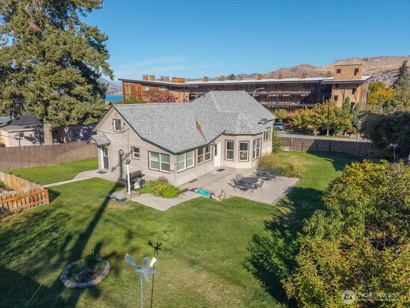2213 W Woodin AVE, Chelan, WA 98816