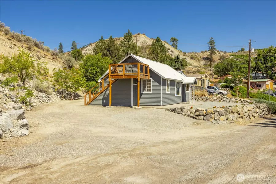 325 E Highland AVE, Chelan, WA 98816
