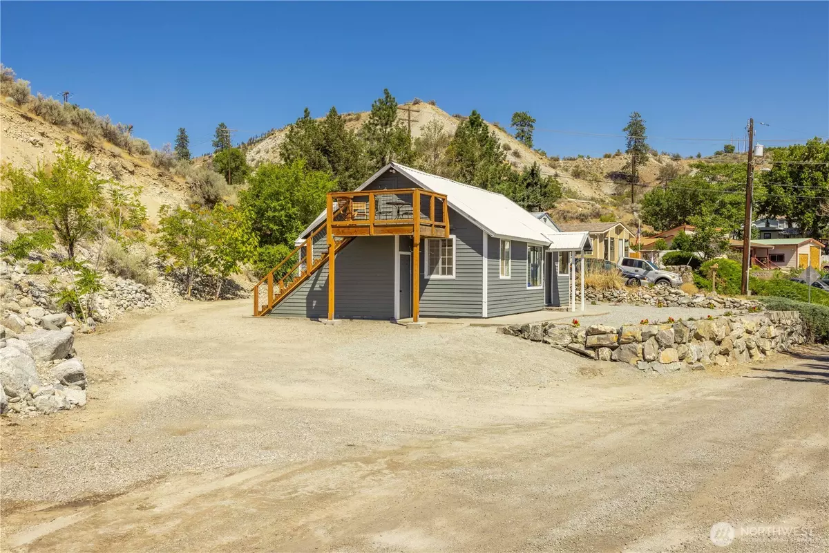 Chelan, WA 98816,325 E Highland AVE