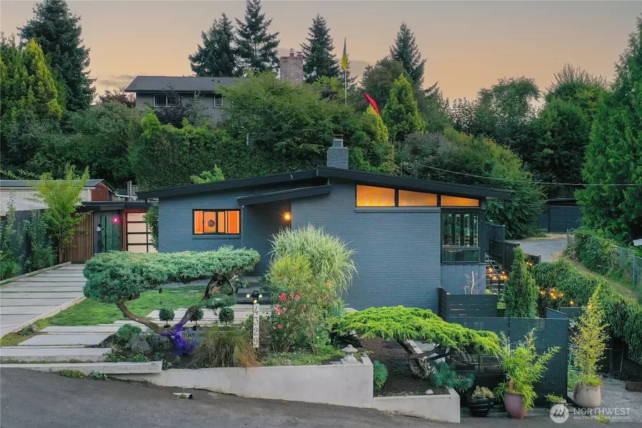 4329 SW Cloverdale ST, Seattle, WA 98136