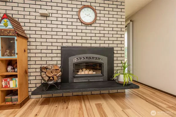 Sequim, WA 98382,191 Meadow Lark LN
