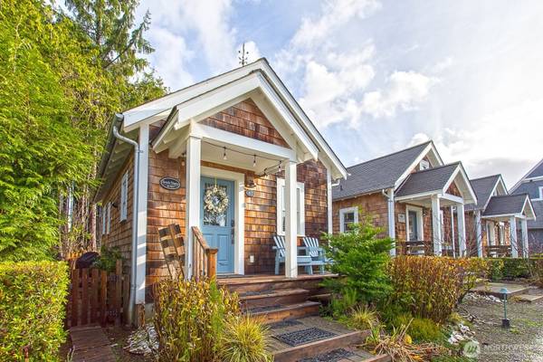 47 Beach Cabin LN, Pacific Beach, WA 98571