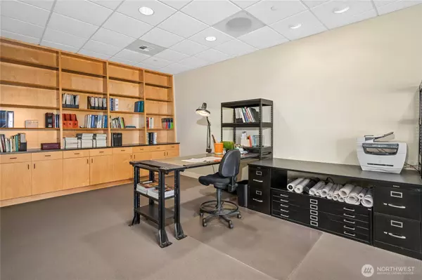 Seattle, WA 98199,3121 W Government WAY #Comm 1