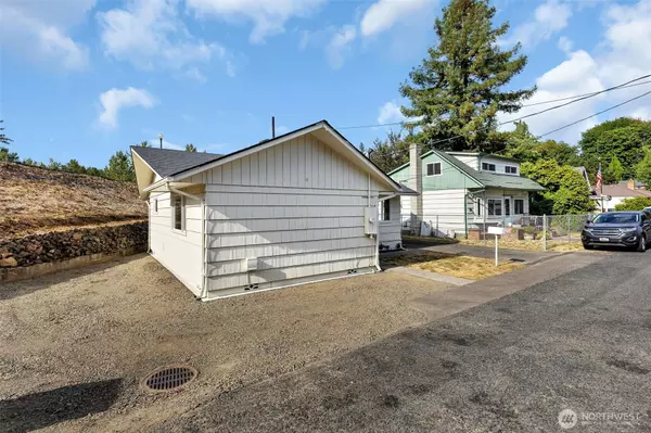Castle Rock, WA 98611,114 Cherry ST