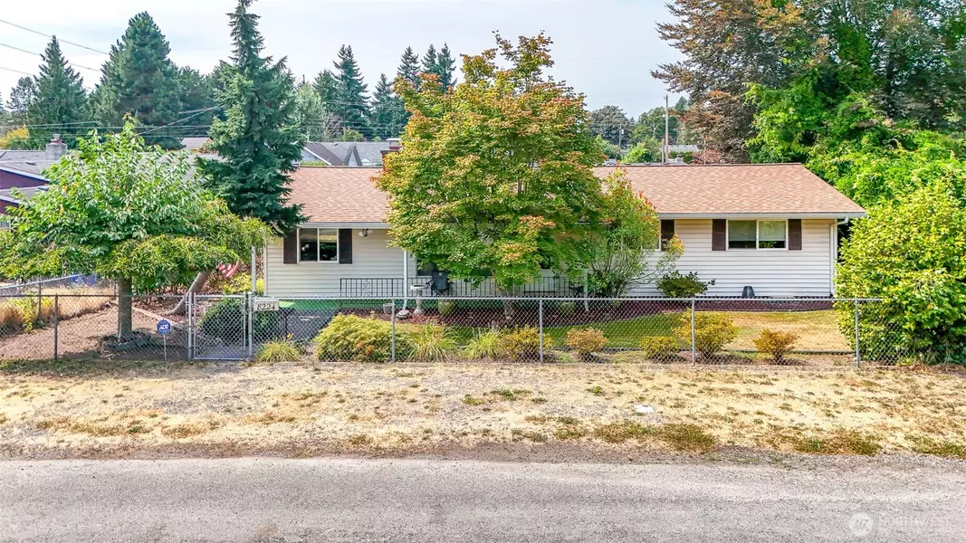 8224 E C ST, Tacoma, WA 98404