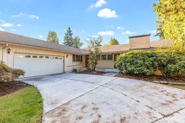 8246 SE 72nd ST, Mercer Island, WA 98040