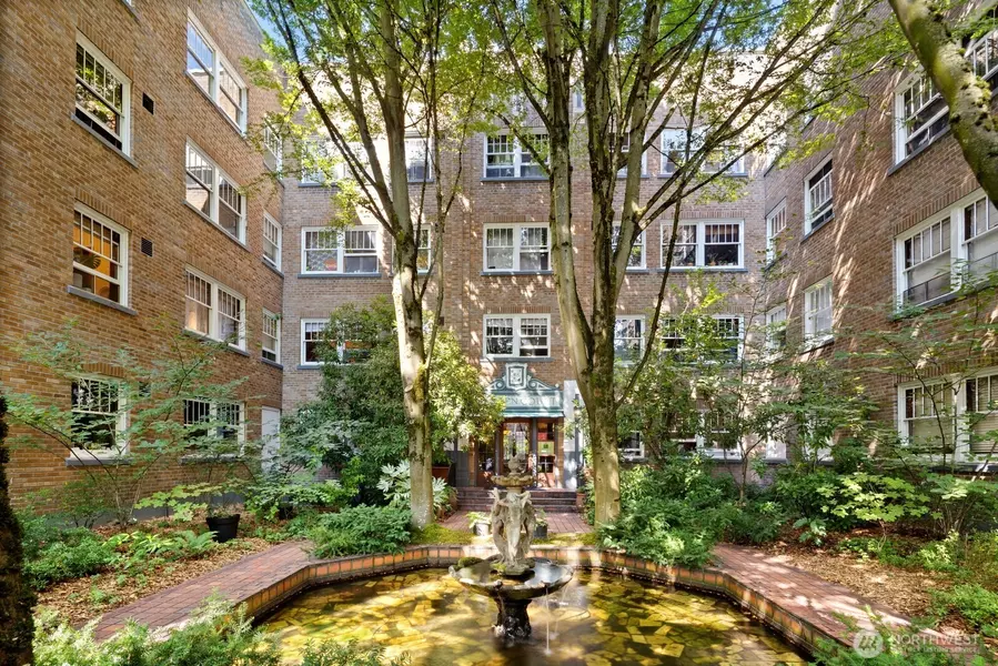 1631 16th AVE #216, Seattle, WA 98122