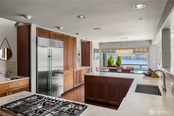 Bellevue, WA 98008,842 W Lake Sammamish Pkwy SE