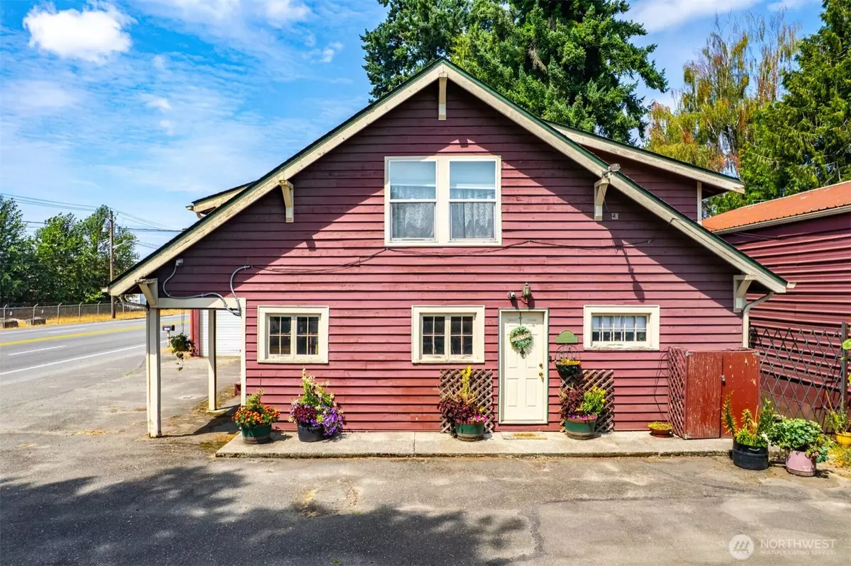 Puyallup, WA 98371,1109 Valley AVE NW