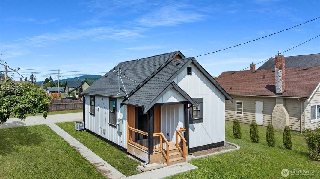 814 26th ST #1, Anacortes, WA 98221