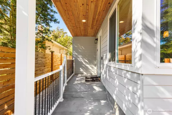 Seattle, WA 98136,4326 A SW Mills ST