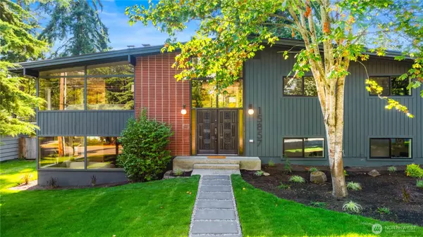 15857 32nd AVE NE, Lake Forest Park, WA 98155
