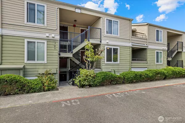 3233 NE 12th ST #208, Renton, WA 98056