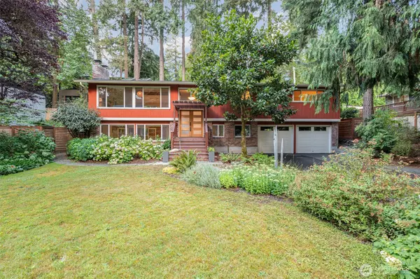 2705 107th Ave SE AVE SE, Beaux Arts, WA 98004