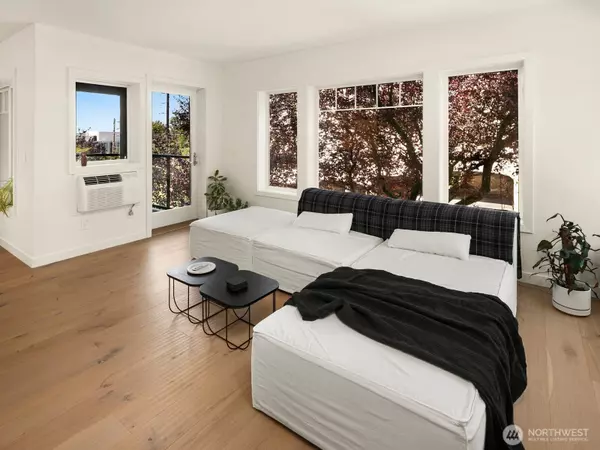 Seattle, WA 98102,1029 Belmont AVE E #305