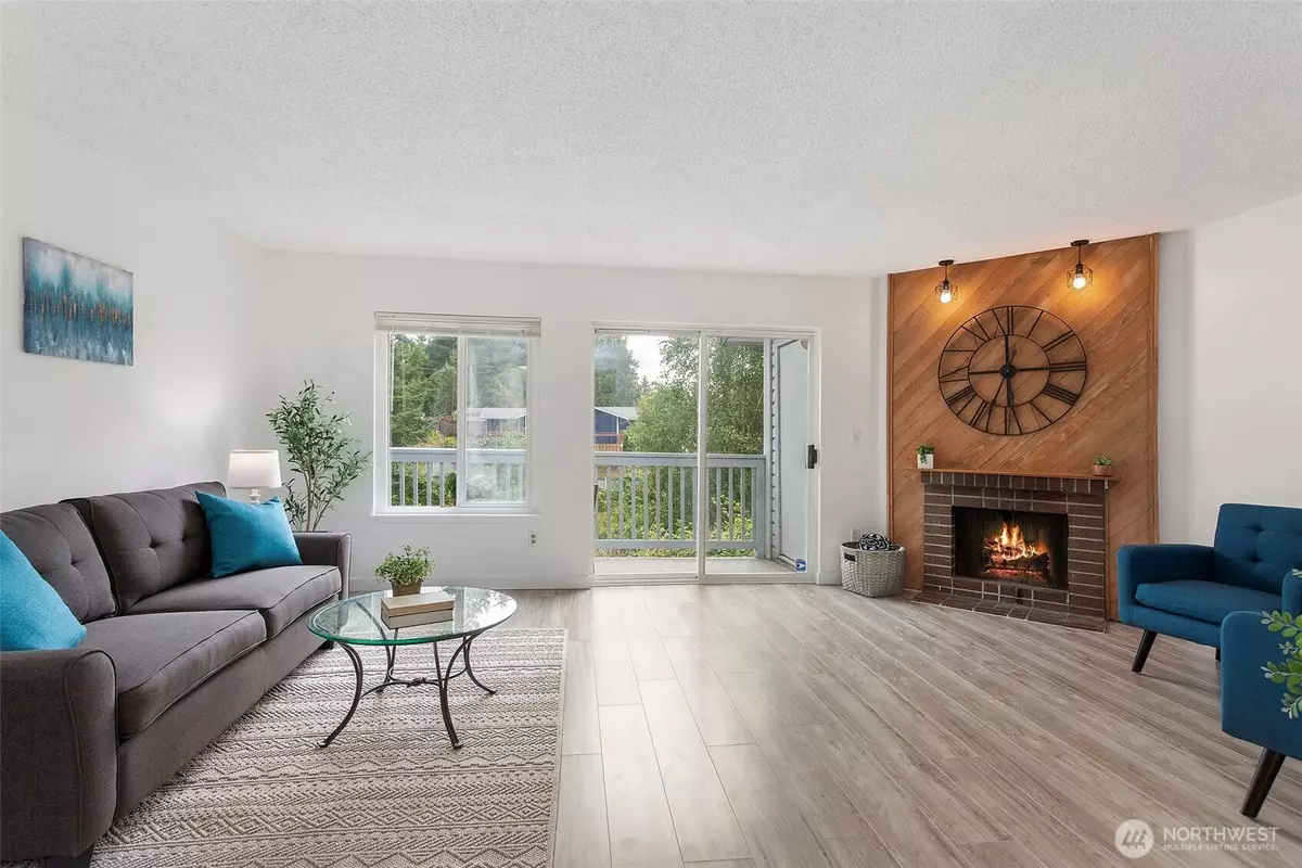 Everett, WA 98208,8823 Holly DR #H206