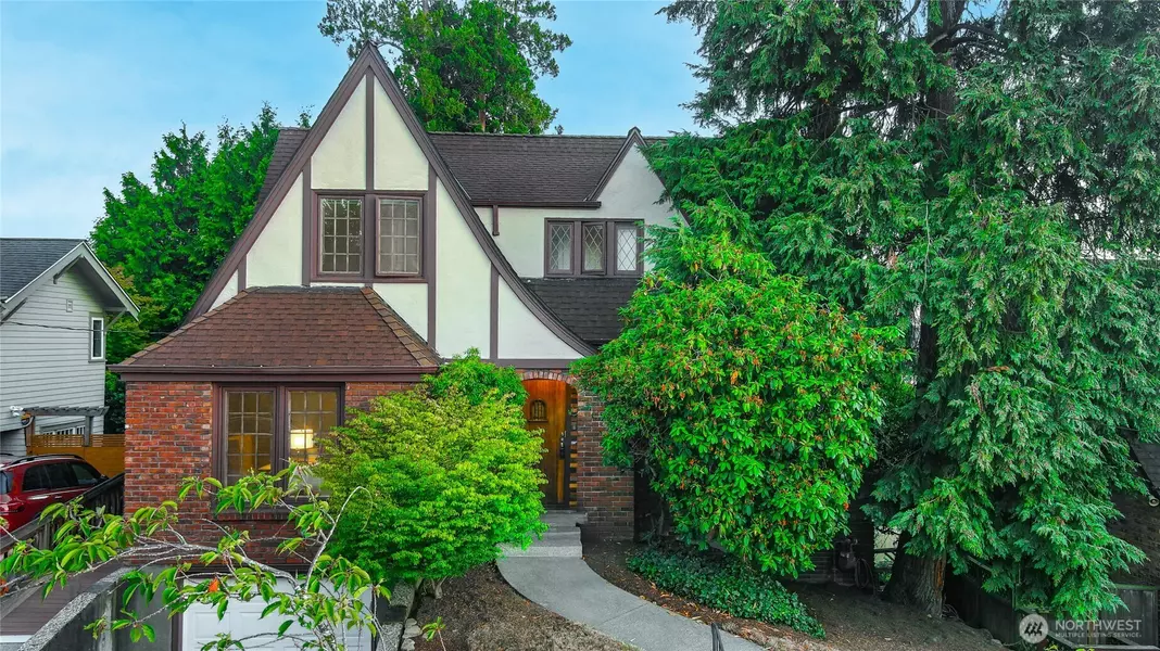 1015 NE 71st ST, Seattle, WA 98115