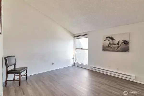 Redmond, WA 98052,13932 NE 60th #155