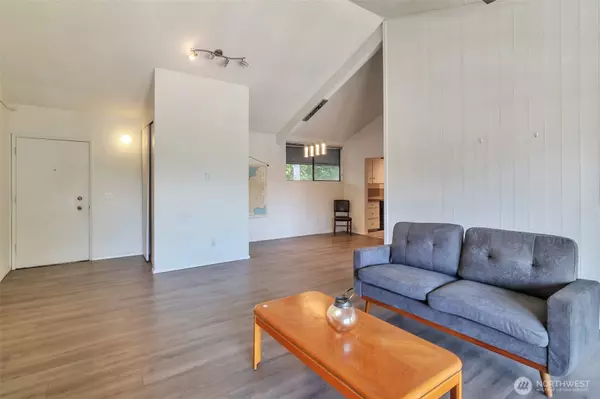 Redmond, WA 98052,13932 NE 60th #155