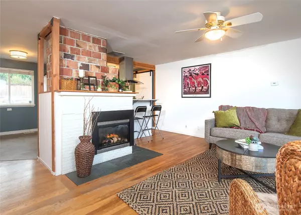 Shoreline, WA 98155,18052 7th AVE NE