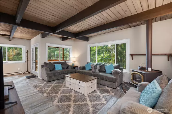 Lilliwaup, WA 98555,221 N Trail Head LOOP