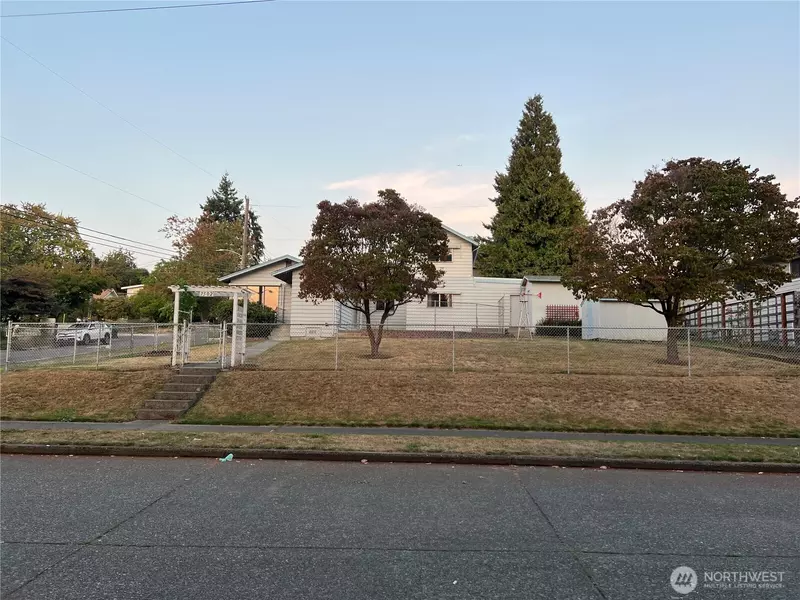 7502 14th AVE SW, Seattle, WA 98106