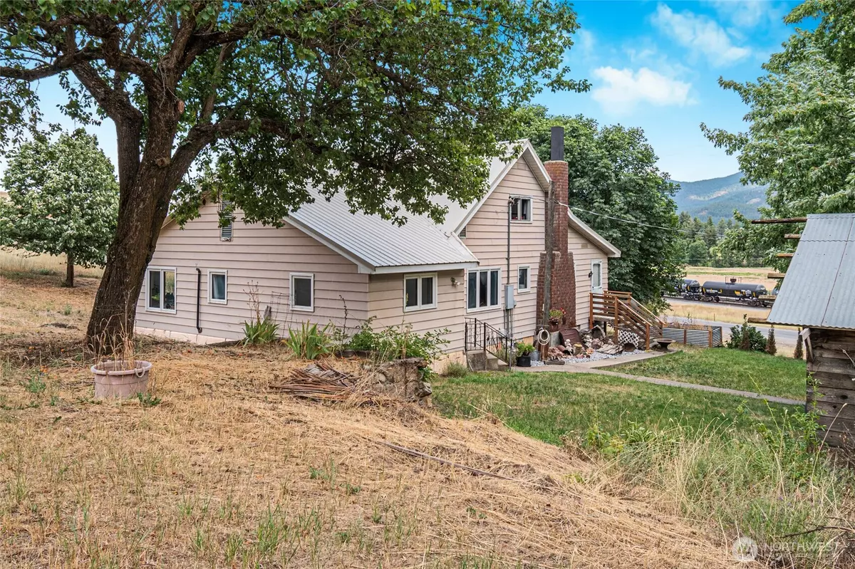 Kettle Falls, WA 99141,792 Hwy 395 ##A