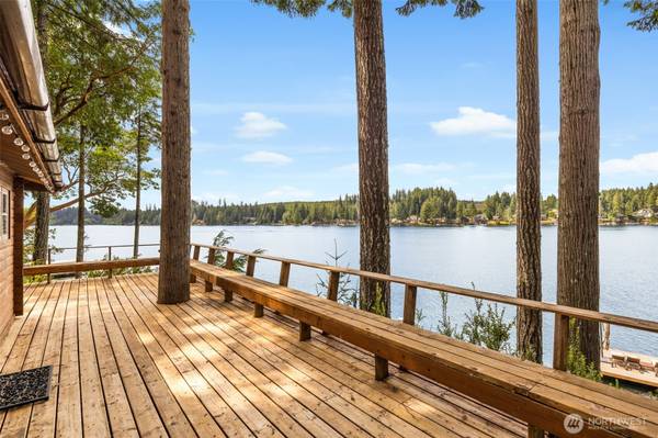 1062 E Mason Lake DR S, Grapeview, WA 98546