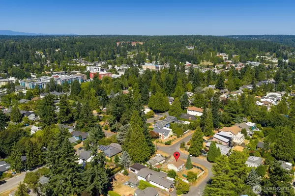 Seattle, WA 98125,13757 39th AVE NE