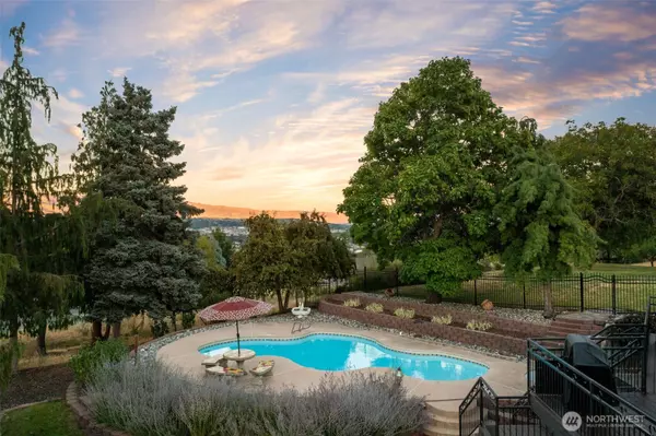 Wenatchee, WA 98801,1701 Skyline DR