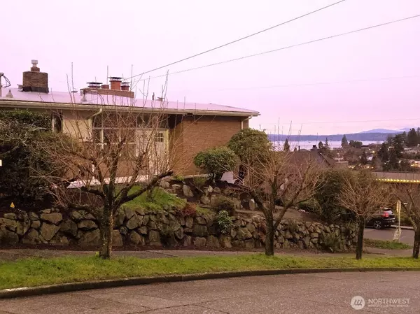 Seattle, WA 98199,2819 W McGraw ST